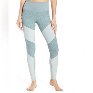 Alo size S leggings . Green color